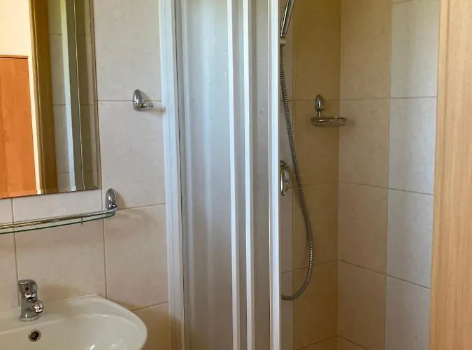 ゲストハウス Mango レバル