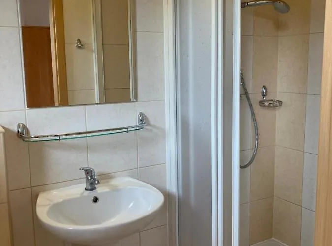 Mango ゲストハウス レバル